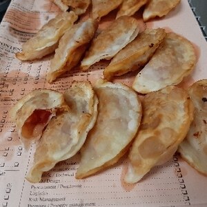 揚げ餃子風♪スイーツ　中は　焼きりんご